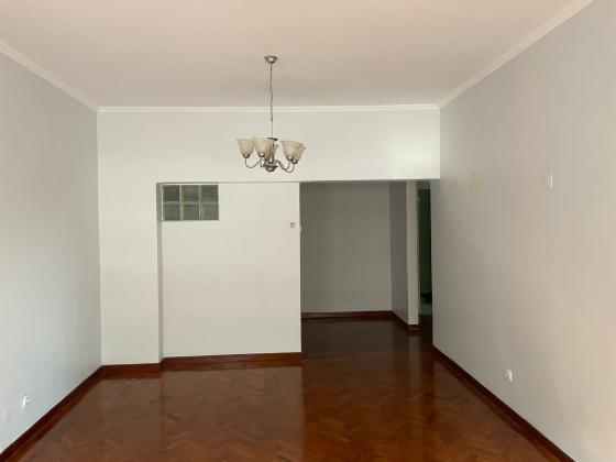 VENDE-SE APARTAMENTO T3 - 2°ANDAR COM 3WC'S NO BAIRRO CENTRAL AV. EDUARDO MONDLANE PRÓXIMO A EDM