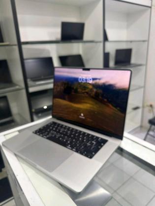 MacBook Pro M3 Max 2023 (36GB RAM/ 1TB SSD)