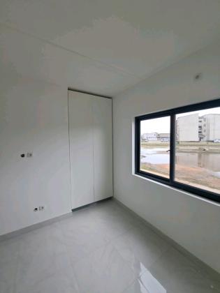 Arrenda-se Apartamento T3 rés do chão moderna no condomínio casa jovem, costa do sol