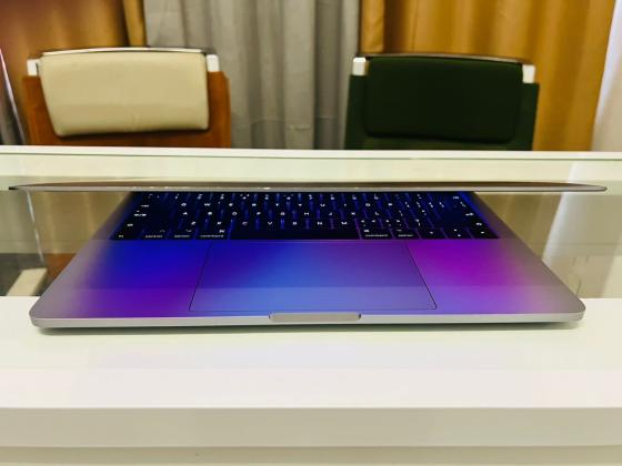 MacBook Pro 2017 TouchBar 13.3” 256GB SSD 8GB RAM