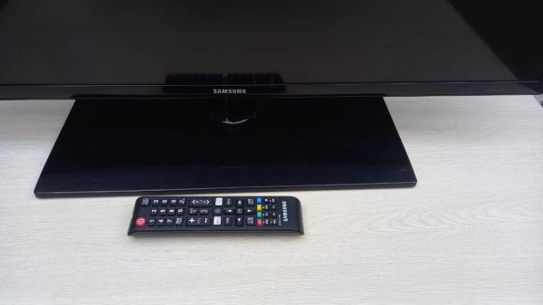 Tv Samsung 32” FHD Original Base e Remote