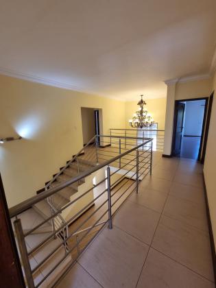 VENDE-SE MORADIA T5 NO TRIUNFO PRÓXIMO A ESCOLA PRIMARIA - COSTA DO SOL 🇲🇿