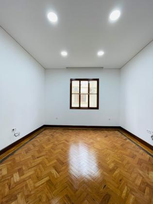 ARRENDA-SE MORADIA T5 NA POLANA