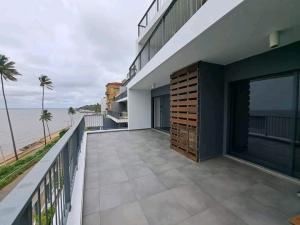 Arrenda-se um apartamento tipo 3 no condomínio maresias com vista ao mar