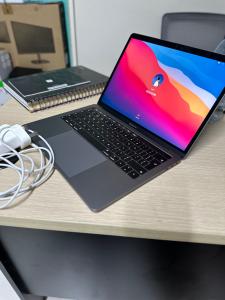 MacBook Pro 13.3” 2018/19 Com TouchBar , intel core i5, 8GB Memória RAM, 256GB De Armazenamento