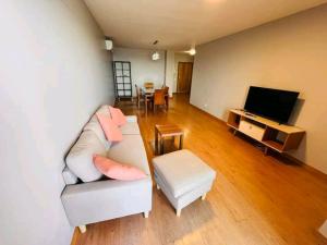 Arrenda-se um apartamento tipo 2 mobilado no condomínio imoinvest na Julius nherere