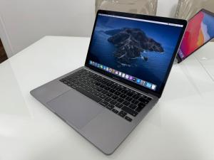 MacBook Pro 2020 13” Touch Bar usado