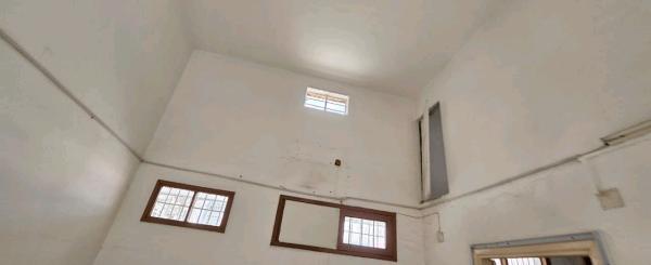 Vende-se escritório com cerca de 7 salas, copa, 2wcs e sala de reuniões na baixa da cidade