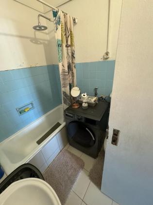 VENDE-SE apartamento T3, localizado no bairro da Malhangalene, rua da Resistência, próximo a Tua TV*