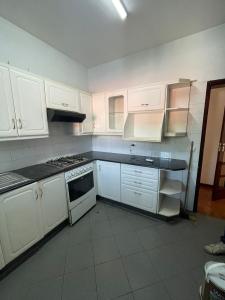 ARRENDA-SE apartamento T3 localizado no bairro da Shommershield 1 Av. Kwame Nkrumah próximo a Igrej