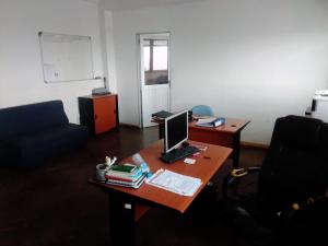 Arrenda se escritório mobilado 75m² na Rua da Resistência vs Joaquim Chissano (malhangalene-BCI)