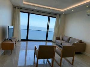 Arrenda-se Apartamento T2 suites moderna e mobilado, vista panorâmica no edifício Toprak, Av Juliu