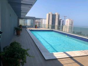 Arrenda-se Apartamento T1 mobilado com piscina no edifício Jacarandá, Av Armando tivane