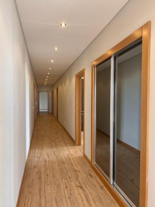 VENDE-SE APARTAMENTO T4 NO CONDOMÍNIO DECO ASSUS AV. MARGINAL -COSTA DO SOL,