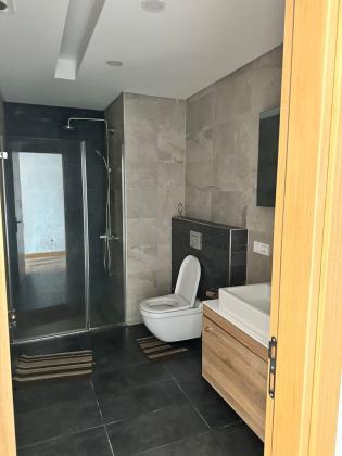 Vende-se um apartamento tipo 2 exclusivo e personalizado na Deco Assos AV. MARGINAL