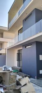 VENDE-SE Moradia T6 independente com piscina no Triunfo próximo ao tanque do Villa sol