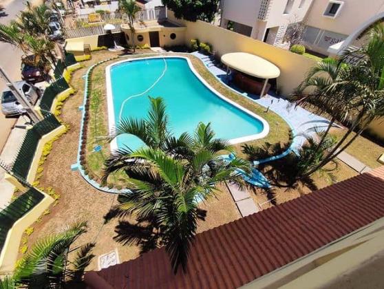 Moradia Triplex T12 na Av. Marginal