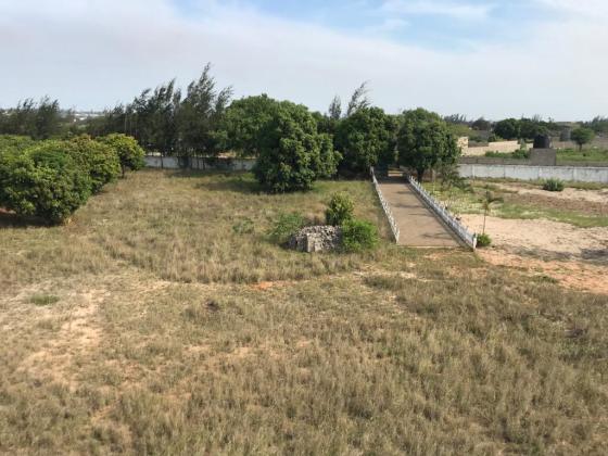 VENDE-SE PROPRIEDADE COM 4 HECTARES EM MARRACUENE -FACIM