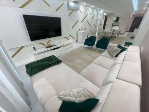 Arrendo Apartamento T3 Mobilado Condomínio Green view Semi-novo Julius Nyerere