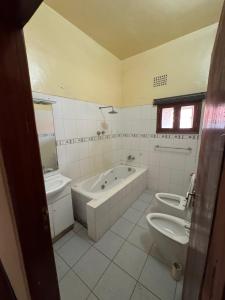 VENDE_SE APARTAMENTO T3 NA POLANA AV. PATRICE  LUMUMBA NUM PRÉDIO CURTO