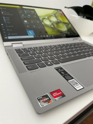 Lenovo ideapad Flex 5 2021 AMD Ryzen 7 5700U 16GB RAM 512GB SSD