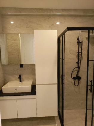 Arrenda-se Apartamento T2 mobilado vista ao mar num condomínio com piscina(condomínio Auria)