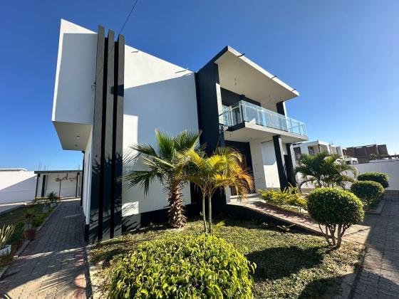 Arrenda-se moradia T4 mobilado na Costa do sol ☀️ mapulene