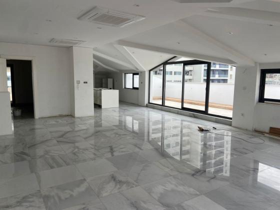 VENDE-SE APARTAMENTO T3 PENTHOUSE NO BAIRRO DA POLANA AV. FREDRIK ENGELS