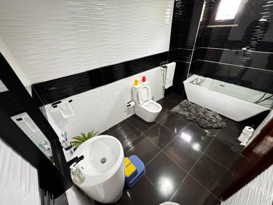 Vende se Moradia T4 Luxuosa No Bairro Do Triunfo Novo Por De Trás Da Vila Sol
