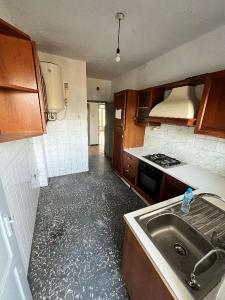 VENDE-SE  APARTAMENTO T-3, 2⁰ ANDAR NO BAIRRO DO JARDIM
RUA DO ALGODÃO A 4.800.000 MTS NEGÓCIAVE