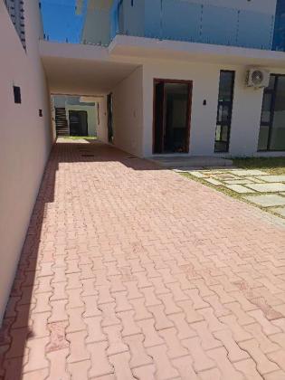Vende-se está bela Moradia, tipo5 no bairro da costa do sol triunfo 2