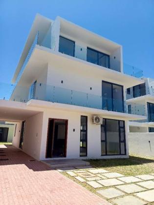 Vende-se está bela Moradia, tipo5 no bairro da costa do sol triunfo 2