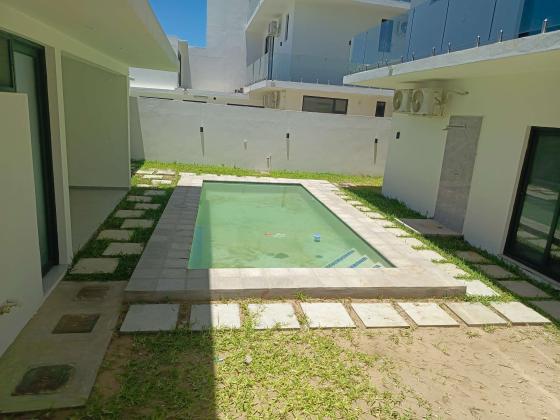 Vende-se está bela Moradia, tipo5 no bairro da costa do sol triunfo 2