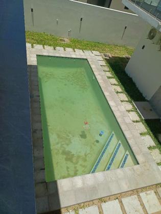 Vende-se está bela Moradia, tipo5 no bairro da costa do sol triunfo 2