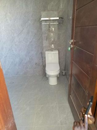 Vende-se está bela Moradia, tipo5 no bairro da costa do sol triunfo 2