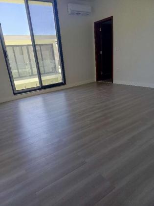 Vende-se está bela Moradia, tipo5 no bairro da costa do sol triunfo 2