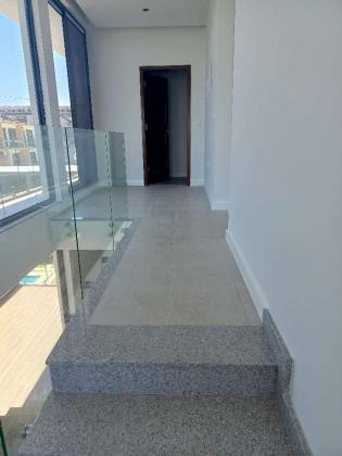 Vende-se está bela Moradia, tipo5 no bairro da costa do sol triunfo 2