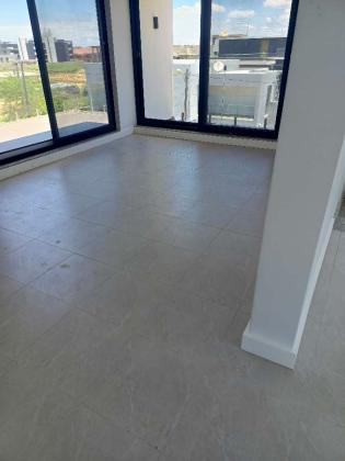 Vende-se está bela Moradia, tipo5 no bairro da costa do sol triunfo 2