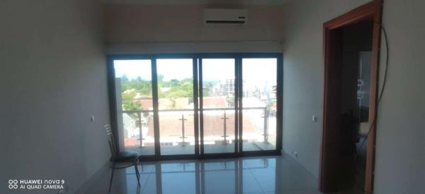 Vende-se Espaçoso Apartamento duplex T3 3⁰ andar, quarto suite, com piscina no condomínio joss village-triunfo velho