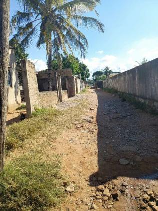 Vende-se está Ruína, tipo3 no bairro de laulane muito próximo ao governo