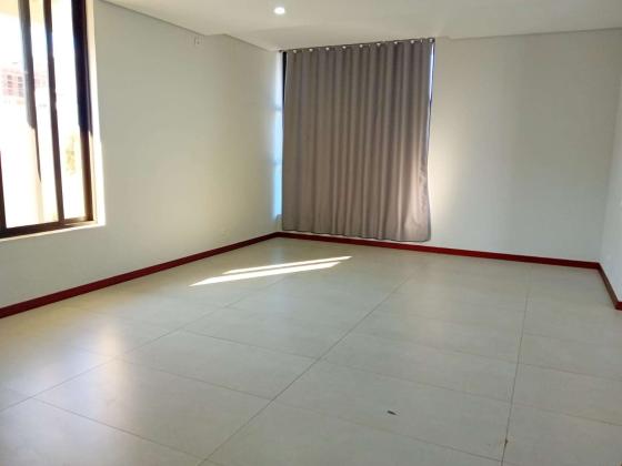 Vende-se está bela Moradia, tipo4 no bairro da costa do sol Dona Alice