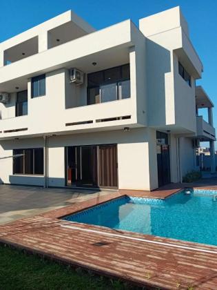 Vende-se está bela Moradia, tipo4 no bairro da costa do sol Dona Alice