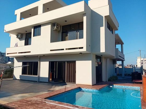 Vende-se está bela Moradia, tipo4 no bairro da costa do sol Dona Alice