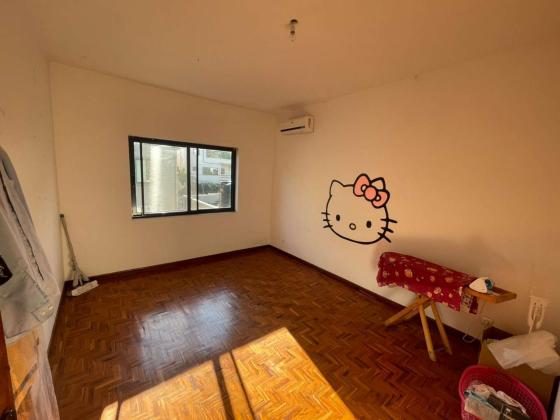 Vende-se Moradia Triplex, tipo5 no bairro da costa do sol triunfo 1