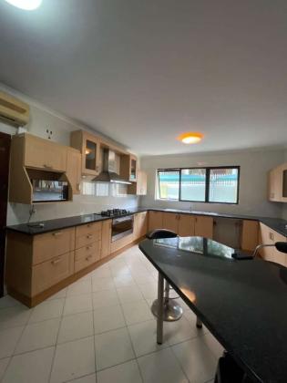 vende-se Moradia, tipo4 no condomínio Águas Azuis