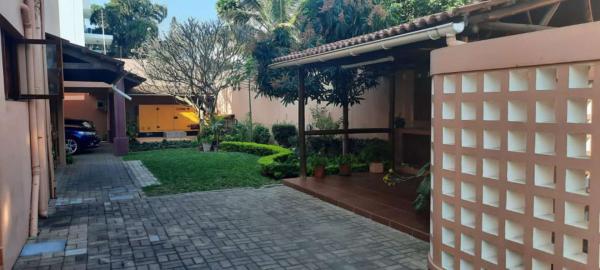 Arrenda-se moradia, tipo5 no bairro da costa do sol triunfo velho