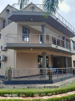 Arrenda-se está bela Moradia, tipo7 no bairro da costa do sol triunfo 2