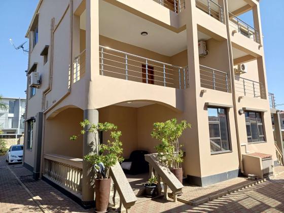 Arrenda-se está bela Moradia, tipo7 Bairro da costa do sol triunfo 2