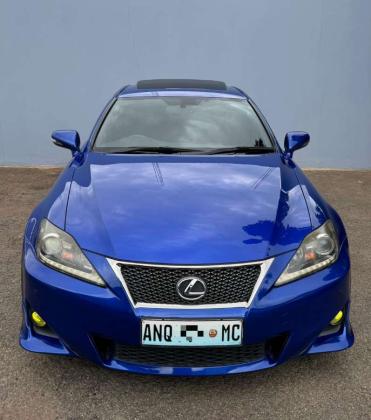acaba de chegar Lexus is