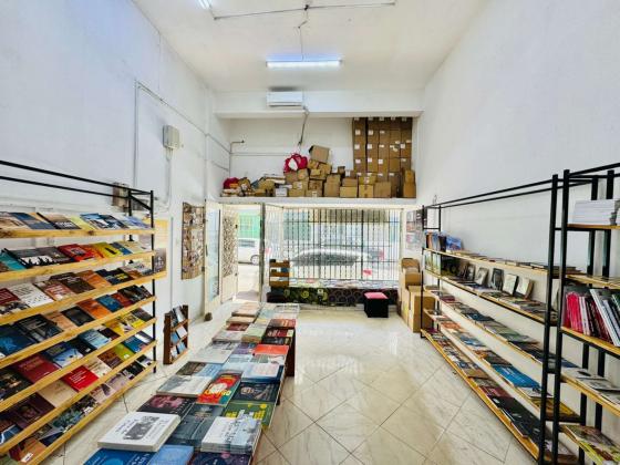 Vende-se loja na Malhangalene,  rua da residência